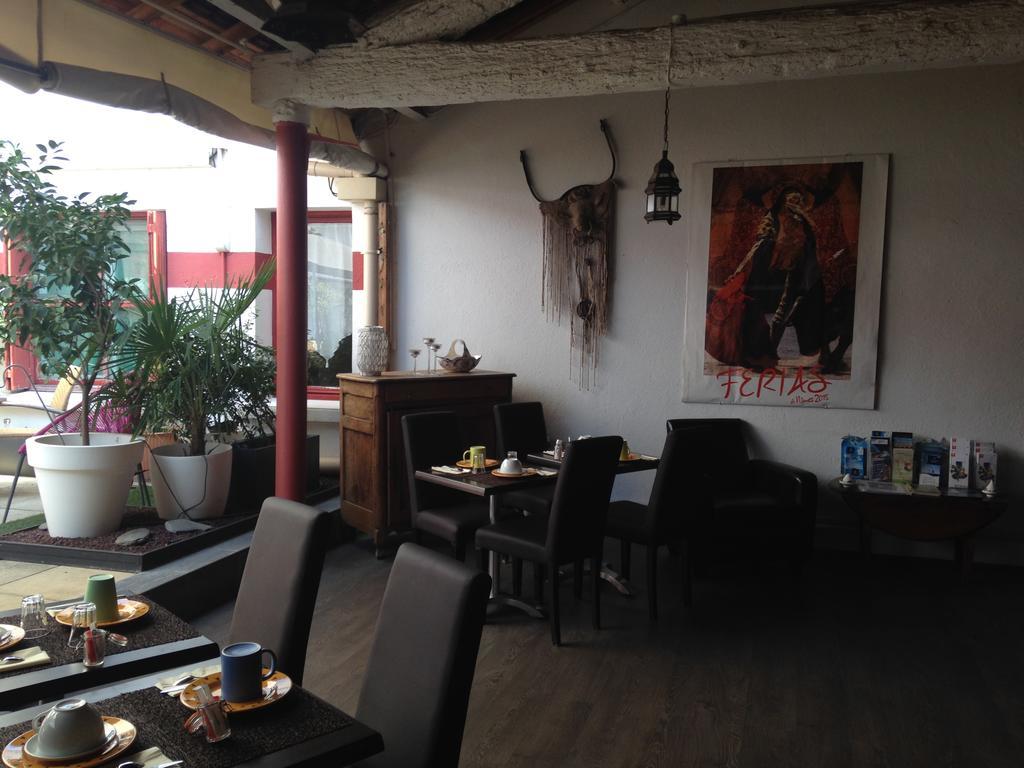Hotel Cote Patio Ним Екстериор снимка
