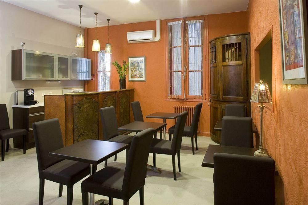 Hotel Cote Patio Ним Екстериор снимка