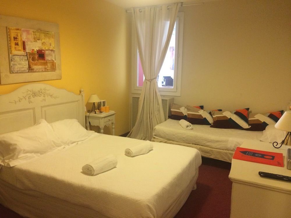 Hotel Cote Patio Ним Екстериор снимка