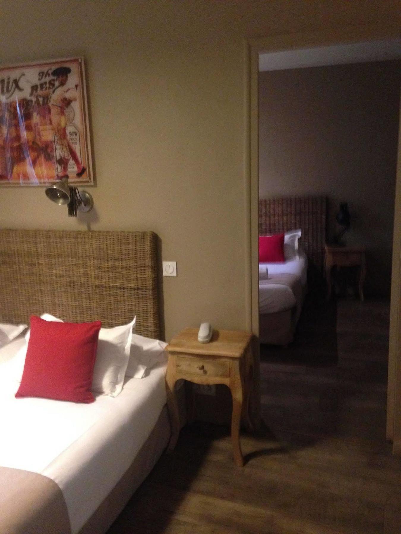 Hotel Cote Patio Ним Екстериор снимка