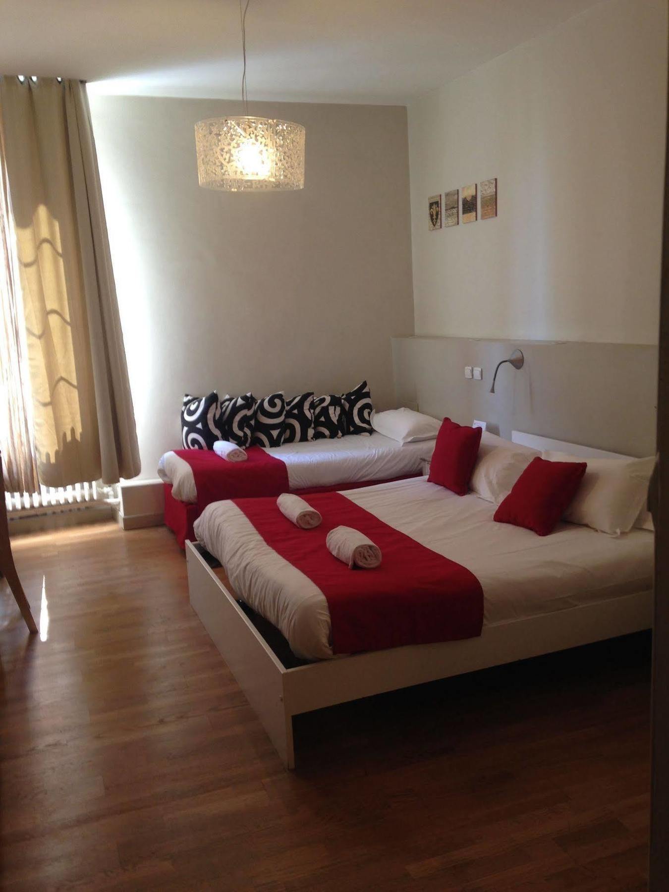 Hotel Cote Patio Ним Екстериор снимка