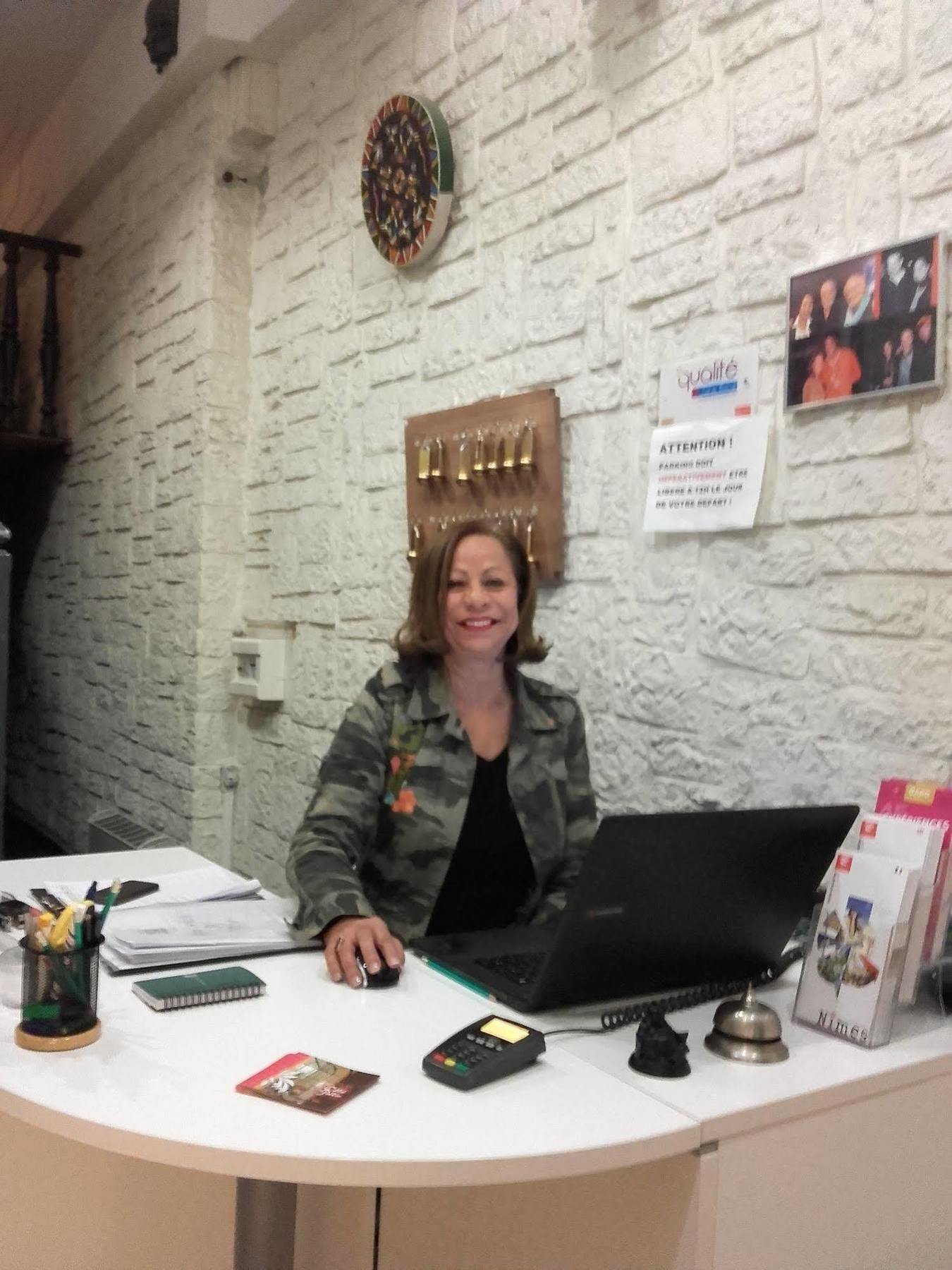 Hotel Cote Patio Ним Екстериор снимка