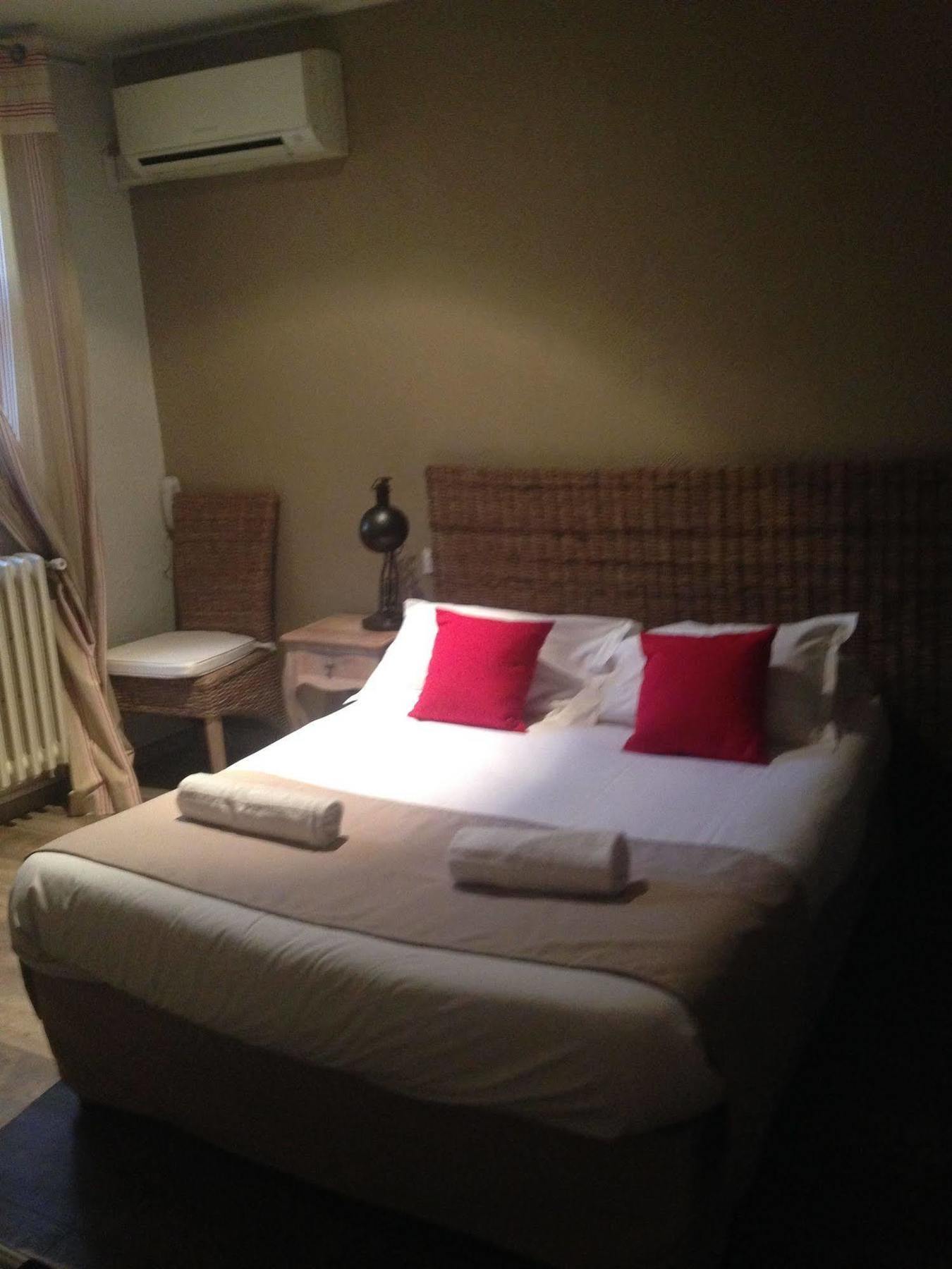 Hotel Cote Patio Ним Екстериор снимка
