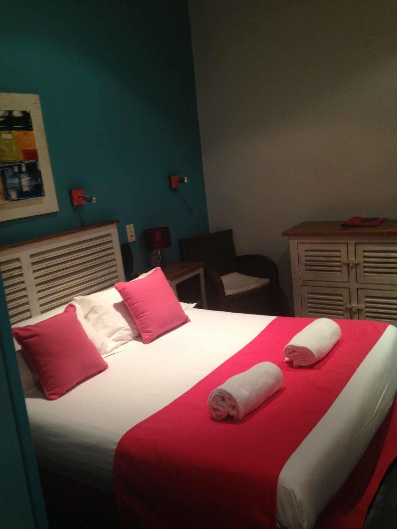 Hotel Cote Patio Ним Екстериор снимка