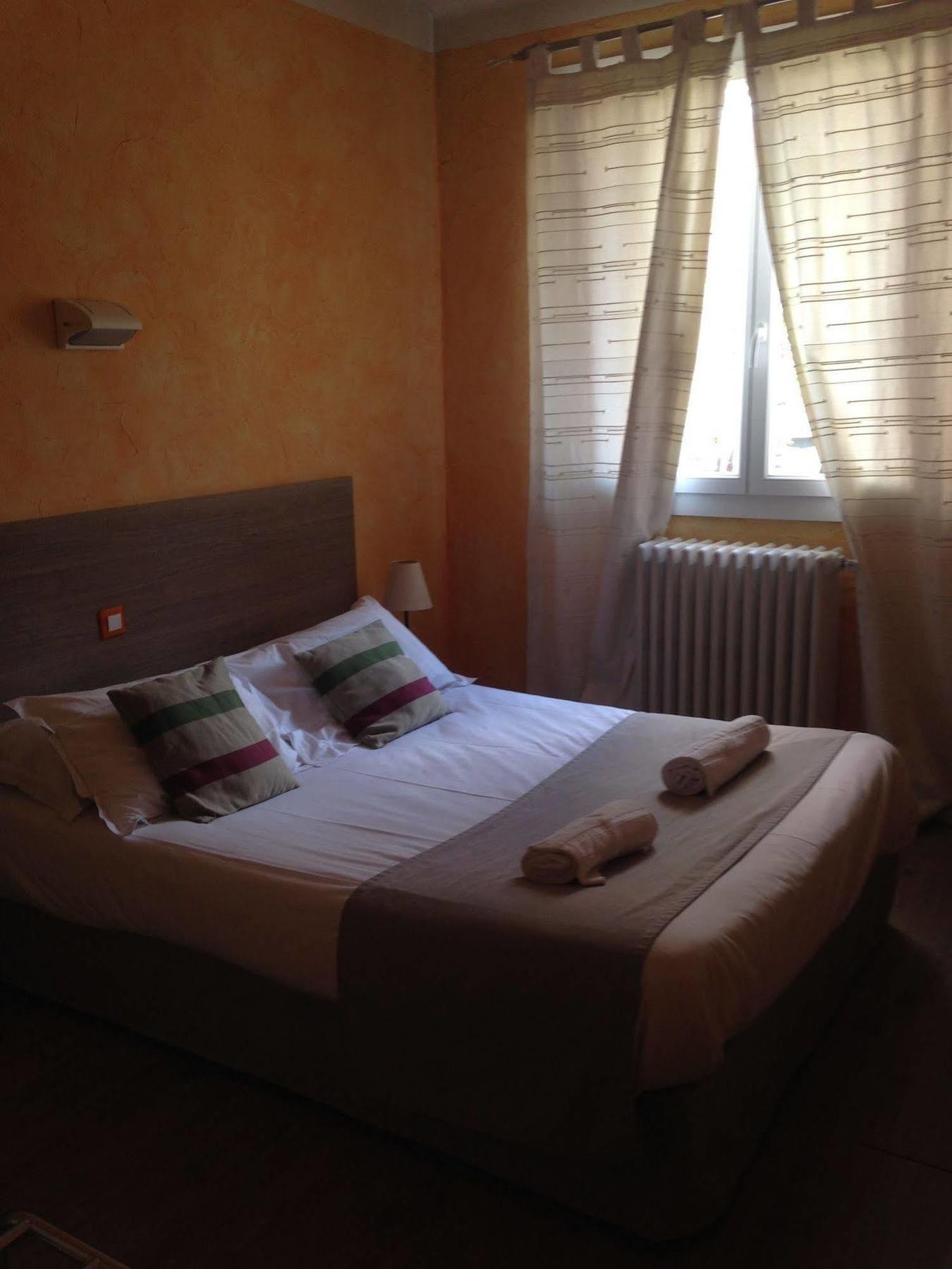 Hotel Cote Patio Ним Екстериор снимка